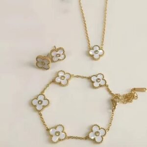 Elegant Clover Jewelry Set – Necklace, Bracelet, Earrings & Ring