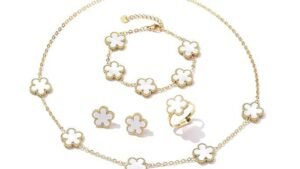 Elegant Clover Jewelry Set – Necklace, Bracelet, Earrings & Ring