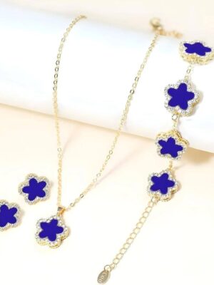 Green Clover Gold Necklace – Elegant Lucky Charm Jewelry